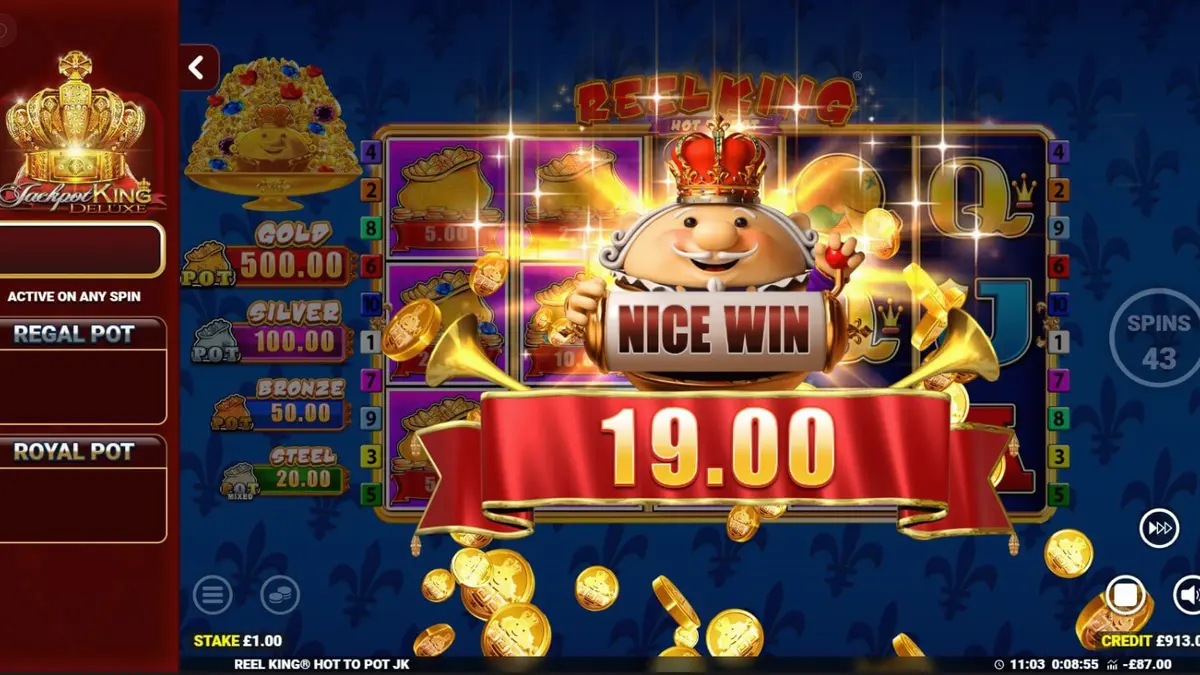 Tampilan visual mesin slot Reel King: Hot to Pot dengan nuansa kerajaan dan buah-buahan klasik.